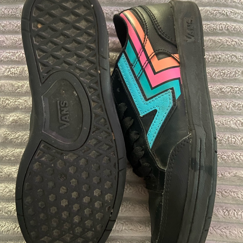 Vans - Picture 2 of 2
